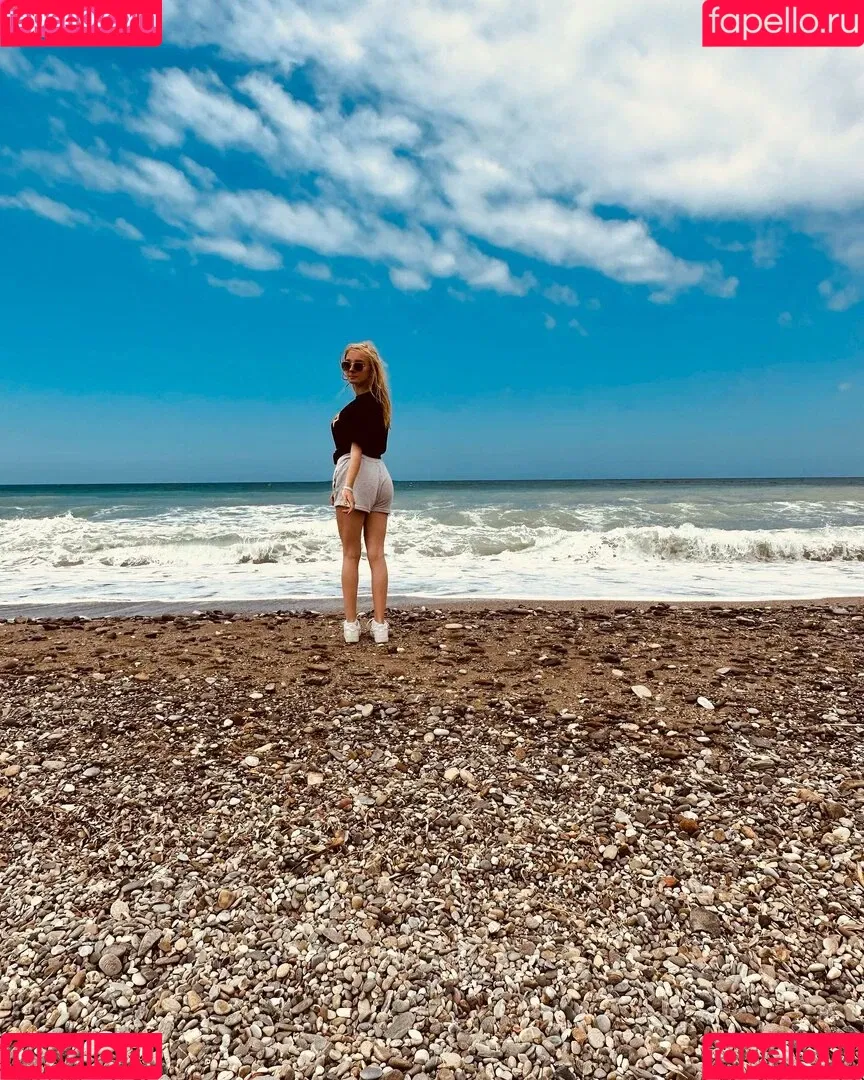 blonde_vivi Onlyfans Photo Gallery 