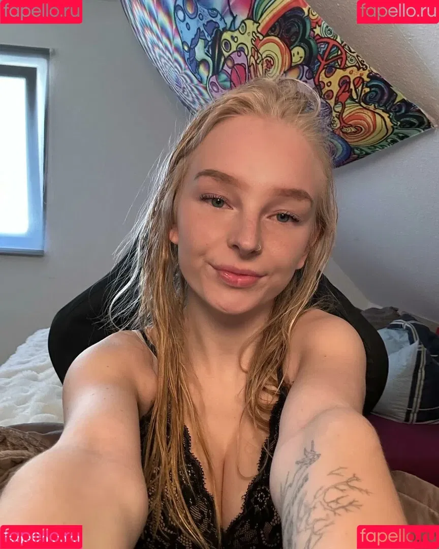 blonde_vivi Onlyfans Photo Gallery 
