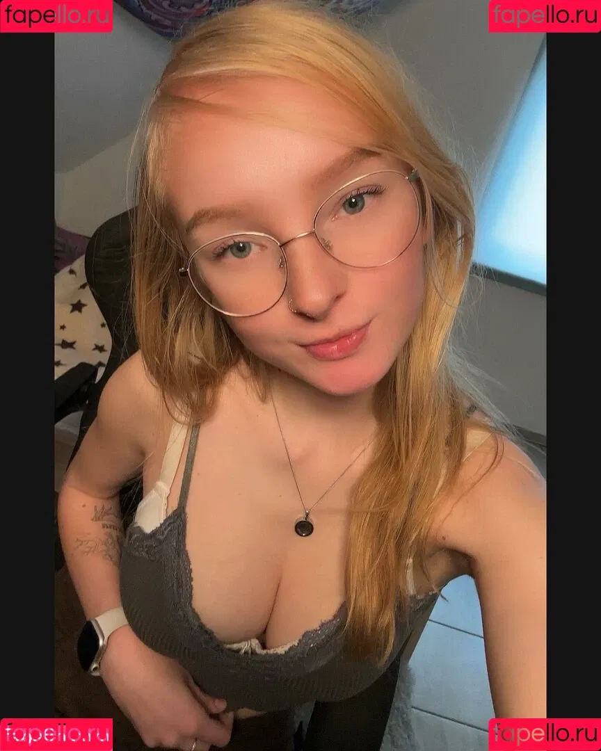 blonde_vivi Onlyfans Photo Gallery 
