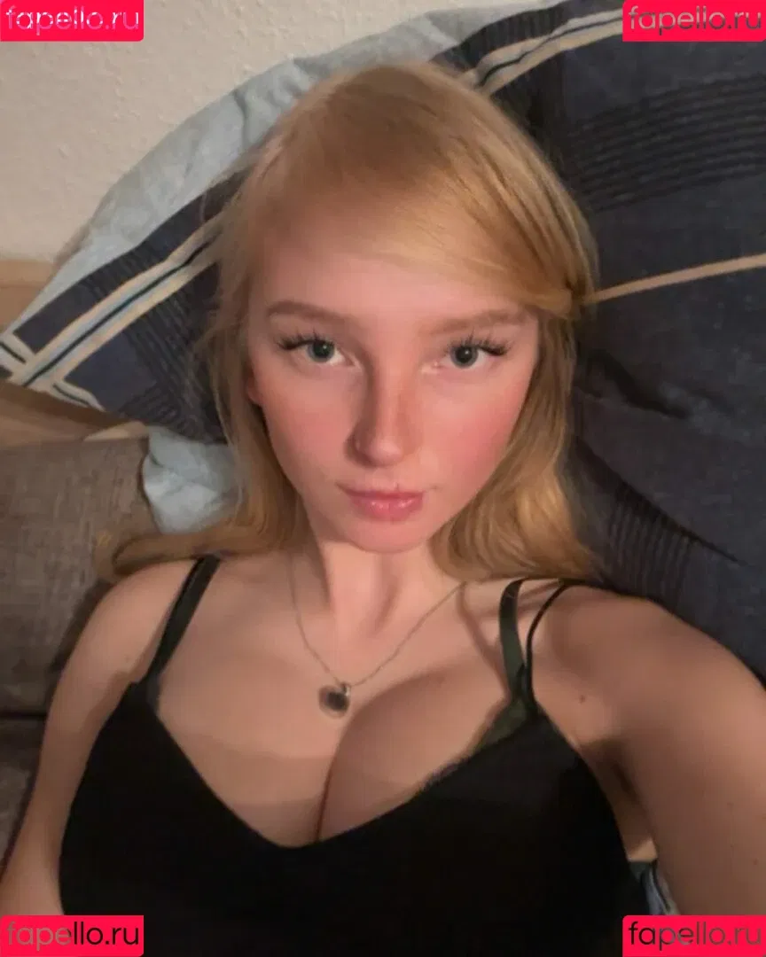 blonde_vivi Onlyfans Photo Gallery 