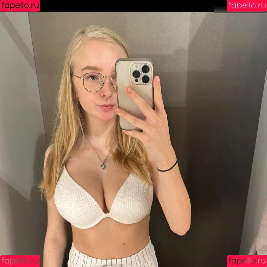 blonde_vivi Onlyfans Photo Gallery 