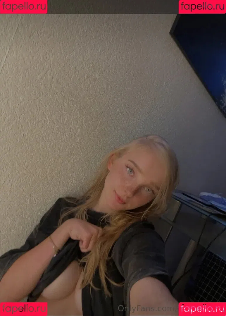blonde_vivi Onlyfans Photo Gallery 