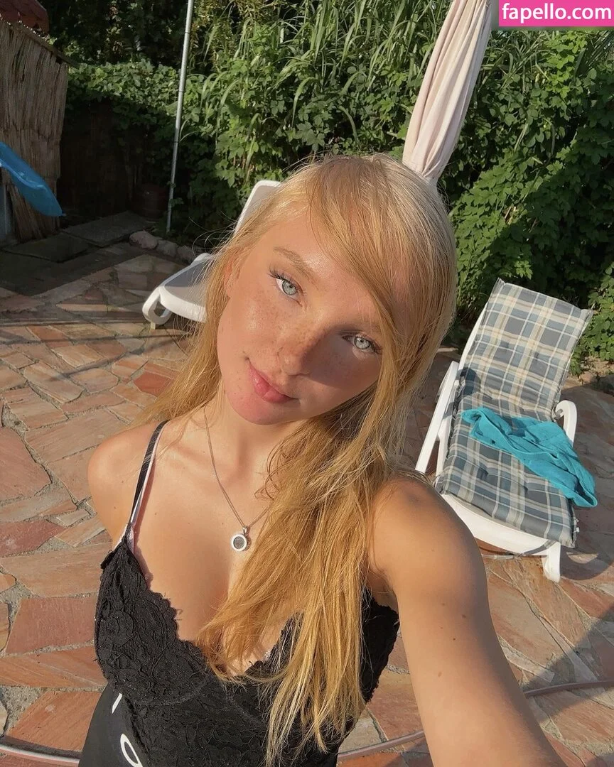 blonde_vivi Onlyfans Photo Gallery 