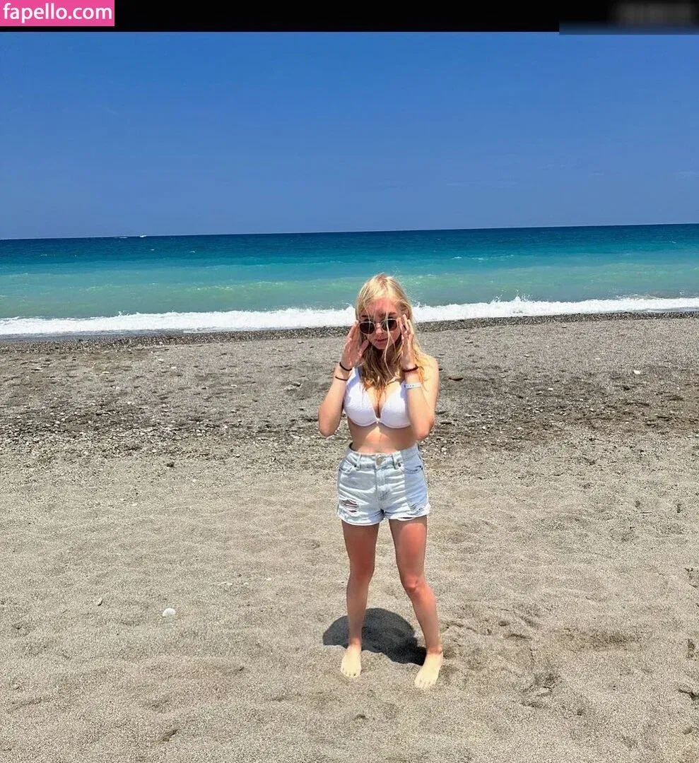 blonde_vivi Onlyfans Photo Gallery 