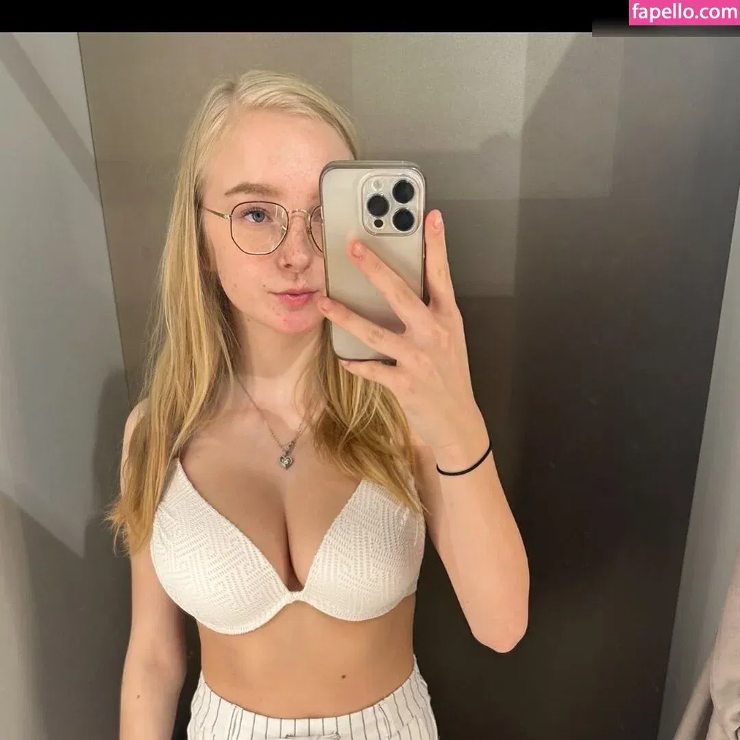 blonde_vivi Onlyfans Photo Gallery 