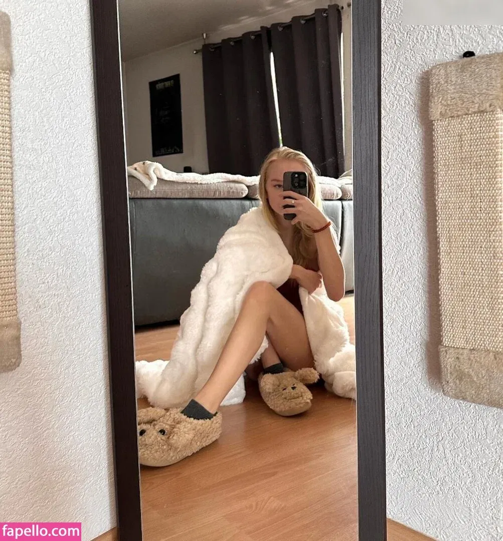 blonde_vivi Onlyfans Photo Gallery 