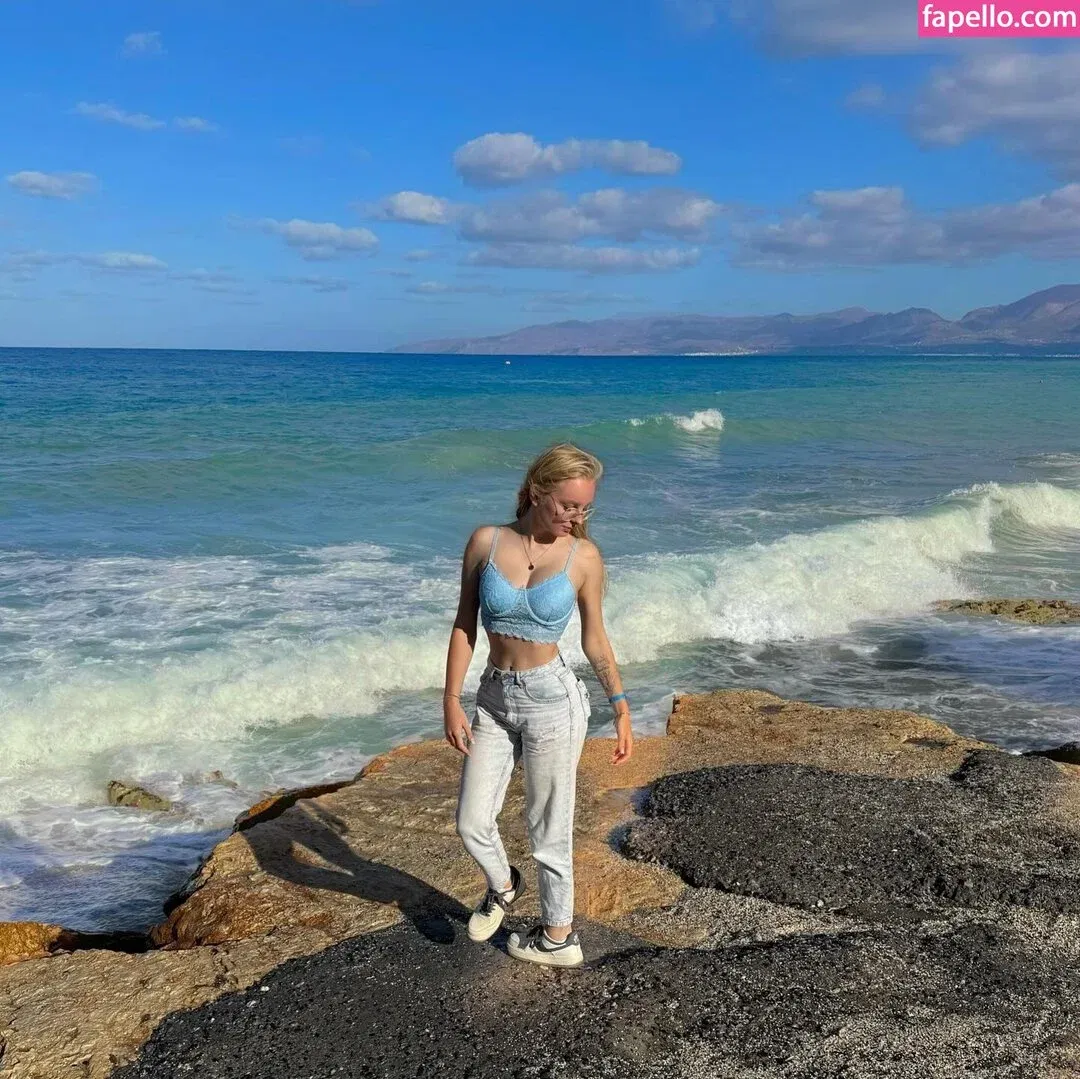 blonde_vivi Onlyfans Photo Gallery 