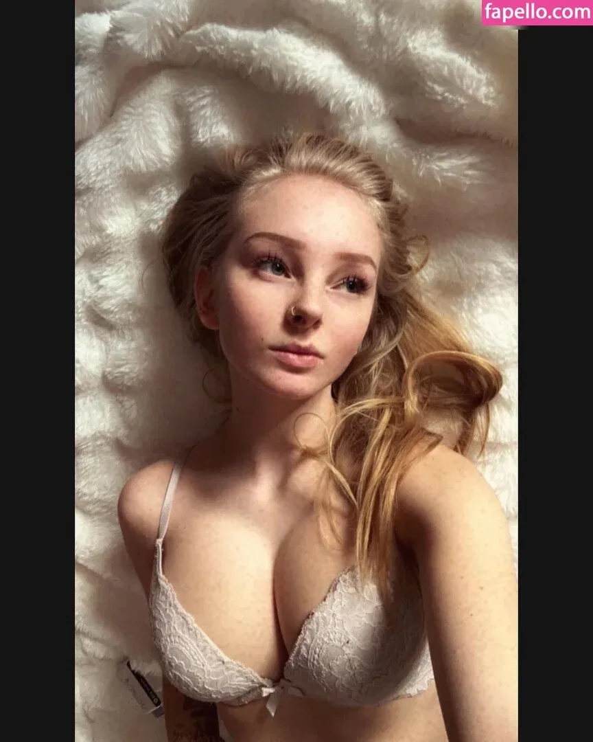 blonde_vivi Onlyfans Photo Gallery 