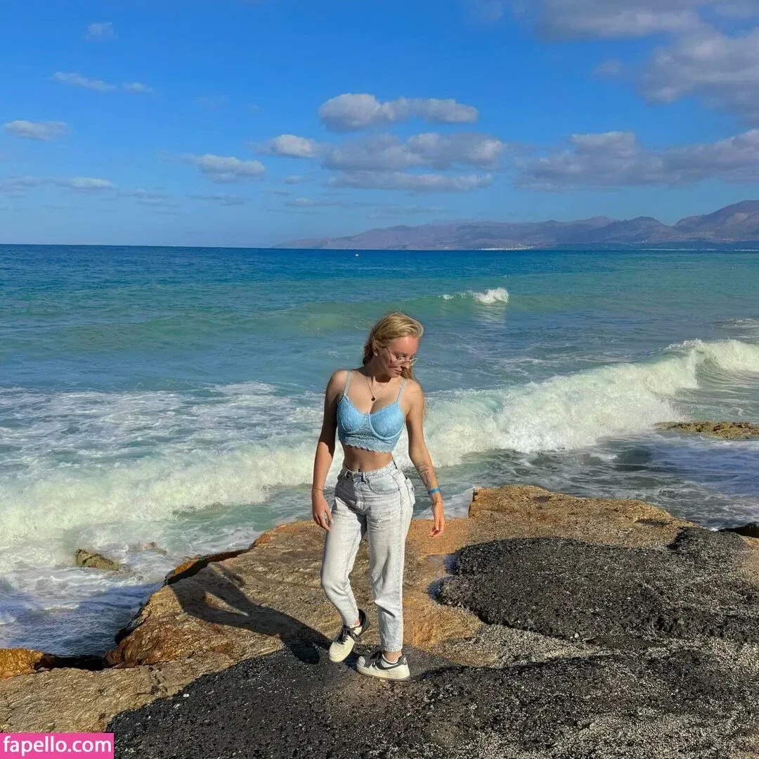 blonde_vivi Onlyfans Photo Gallery 