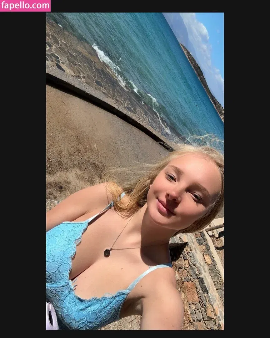 blonde_vivi Onlyfans Photo Gallery 