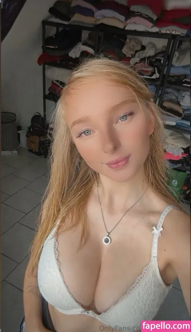 blonde_vivi Onlyfans Photo Gallery 