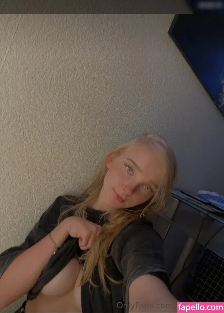 blonde_vivi Onlyfans Photo Gallery 