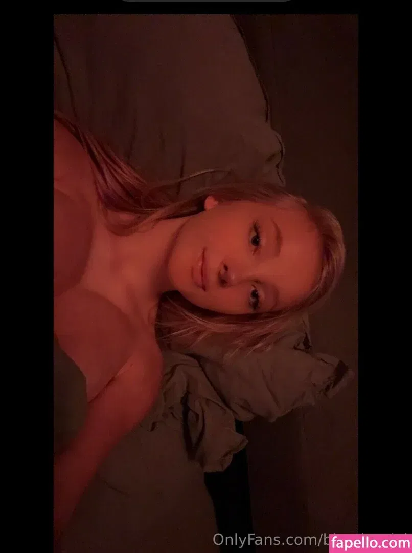 blonde_vivi Onlyfans Photo Gallery 