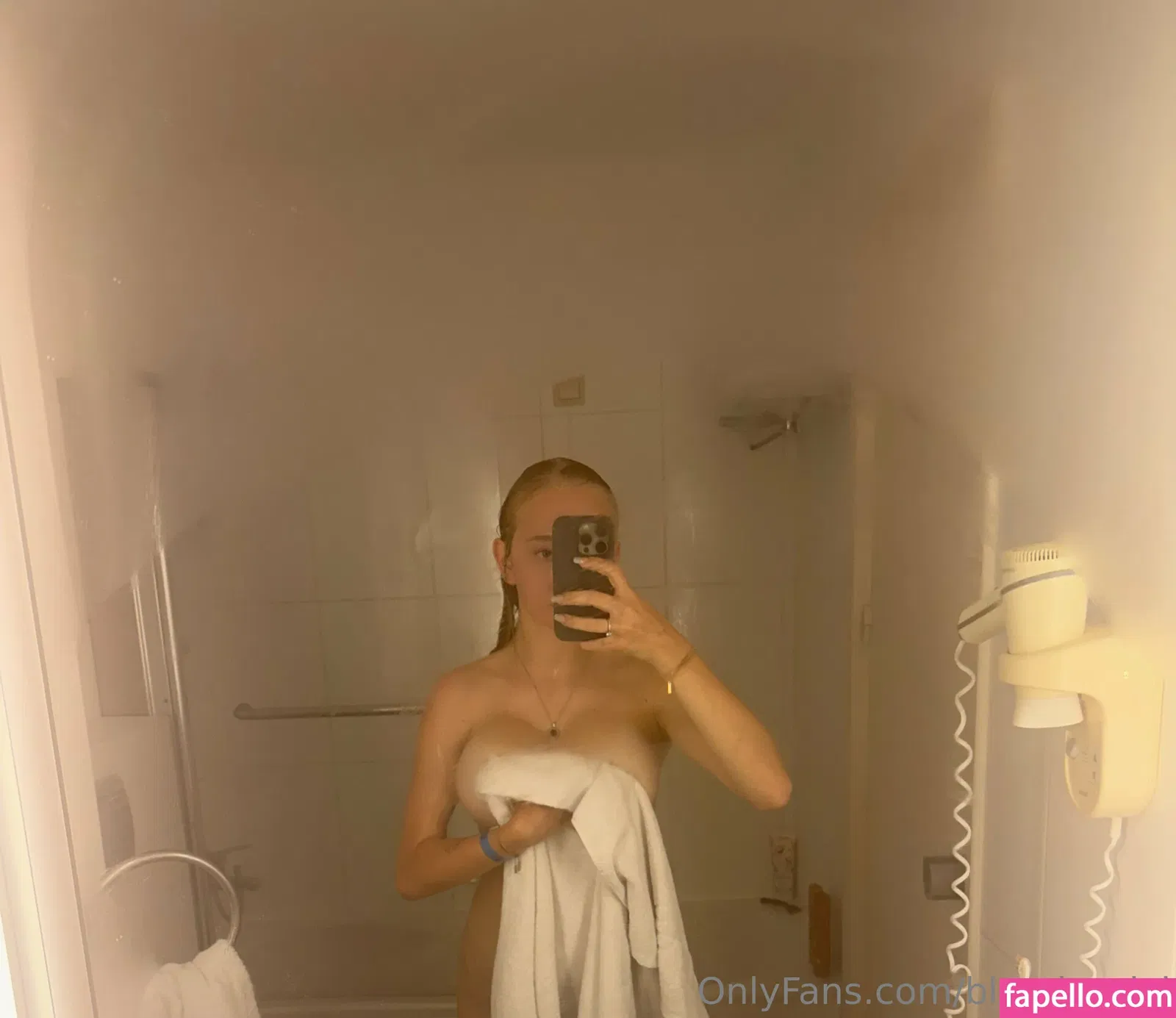 blonde_vivi Onlyfans Photo Gallery 