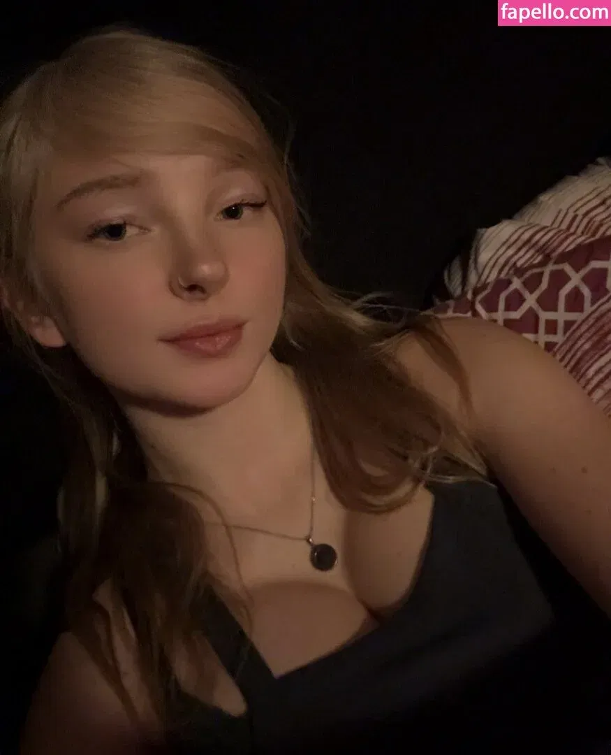 blonde_vivi Onlyfans Photo Gallery 