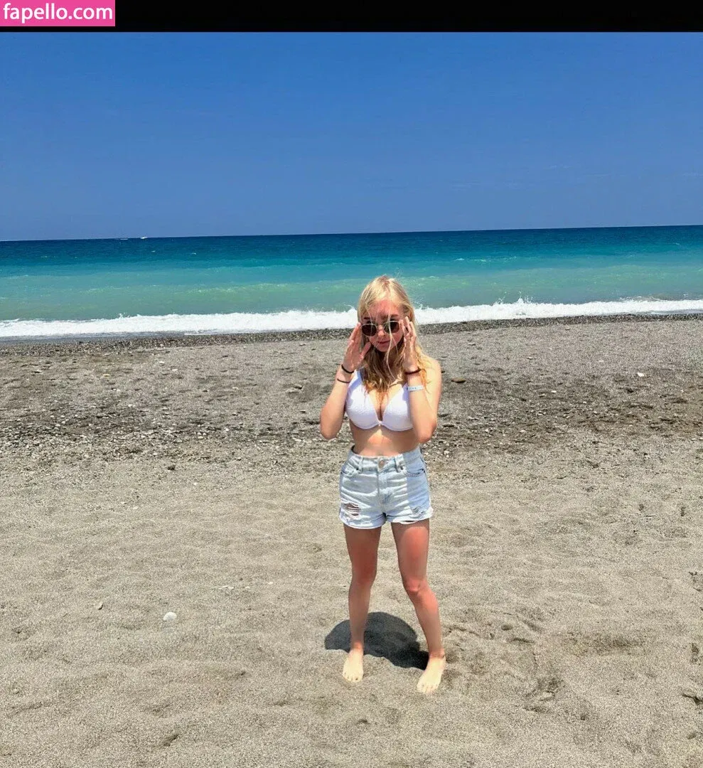 blonde_vivi Onlyfans Photo Gallery 