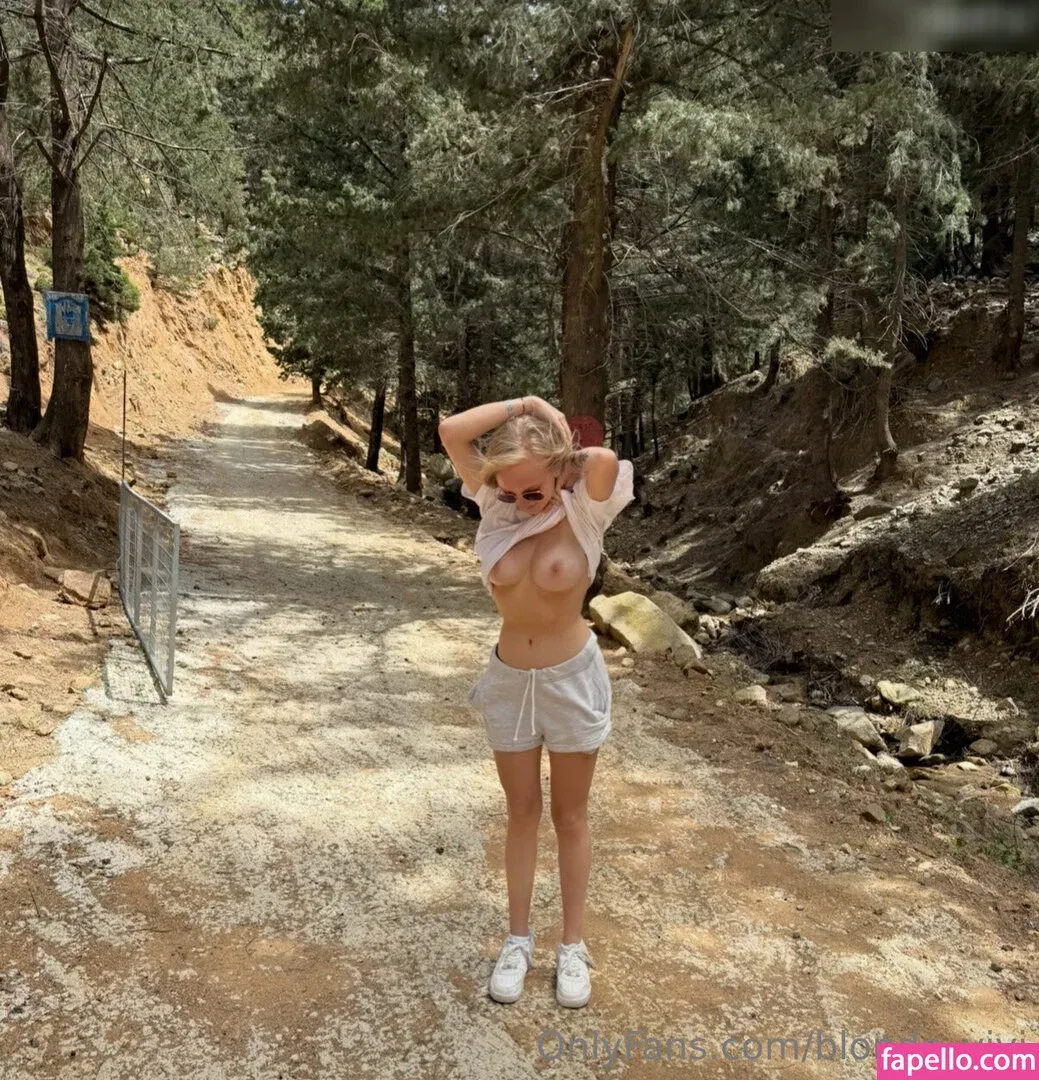 blonde_vivi Onlyfans Photo Gallery 