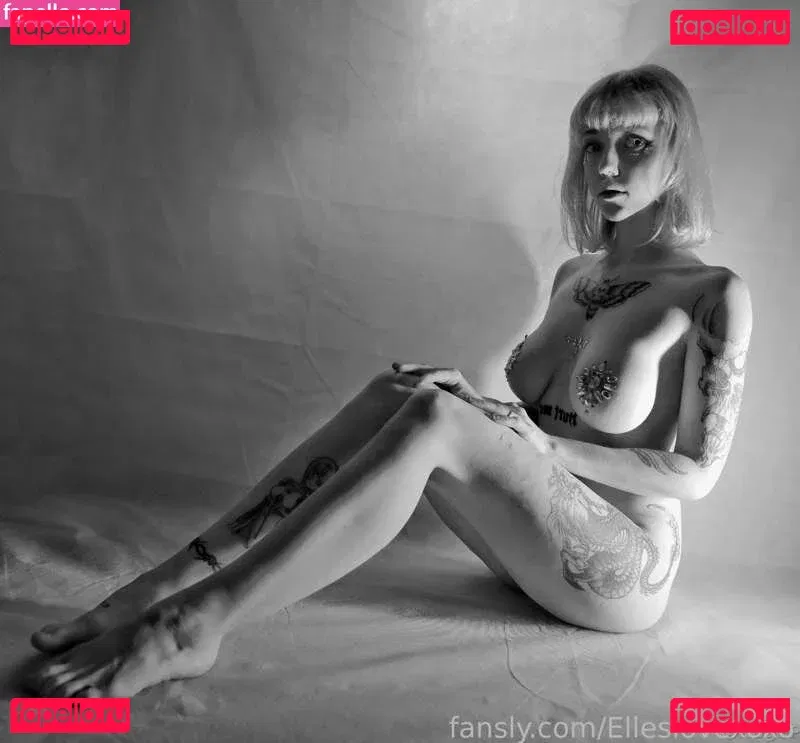 Elles Onlyfans Photo Gallery 