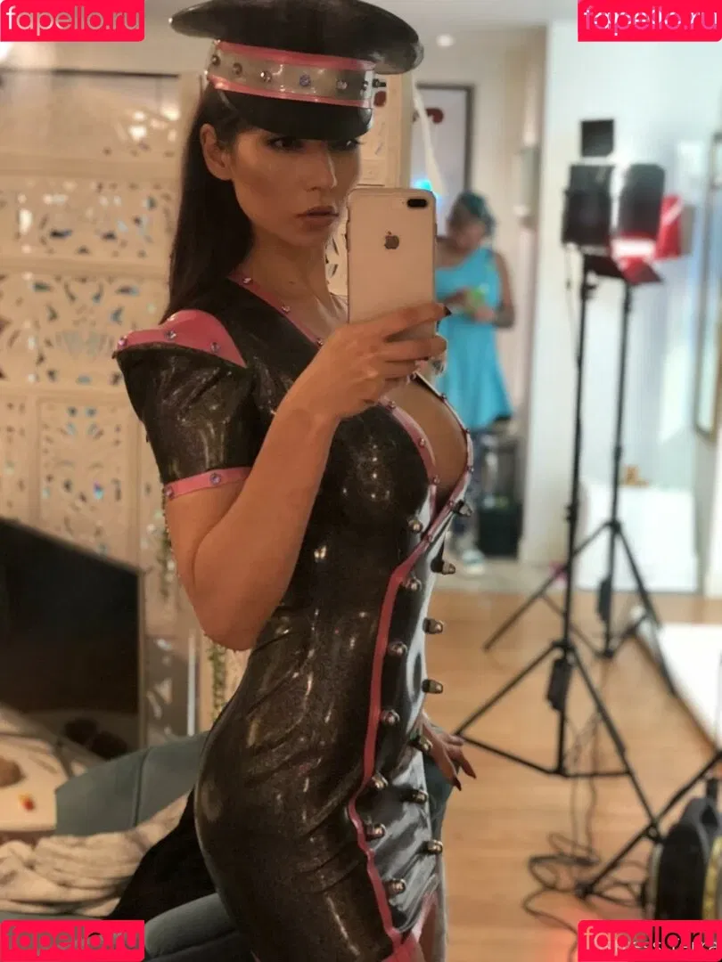 Dominant Mommy Onlyfans Photo Gallery 
