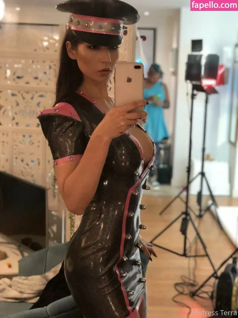 Dominant Mommy Onlyfans Photo Gallery 