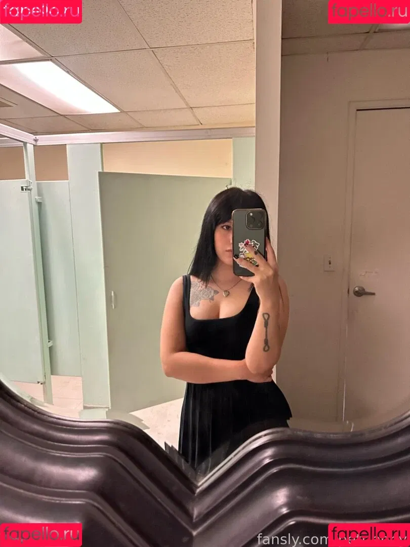 petriebby Onlyfans Photo Gallery 