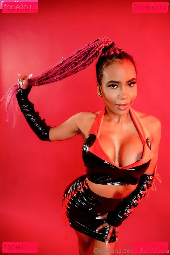 Demi Sutra Onlyfans Photo Gallery 