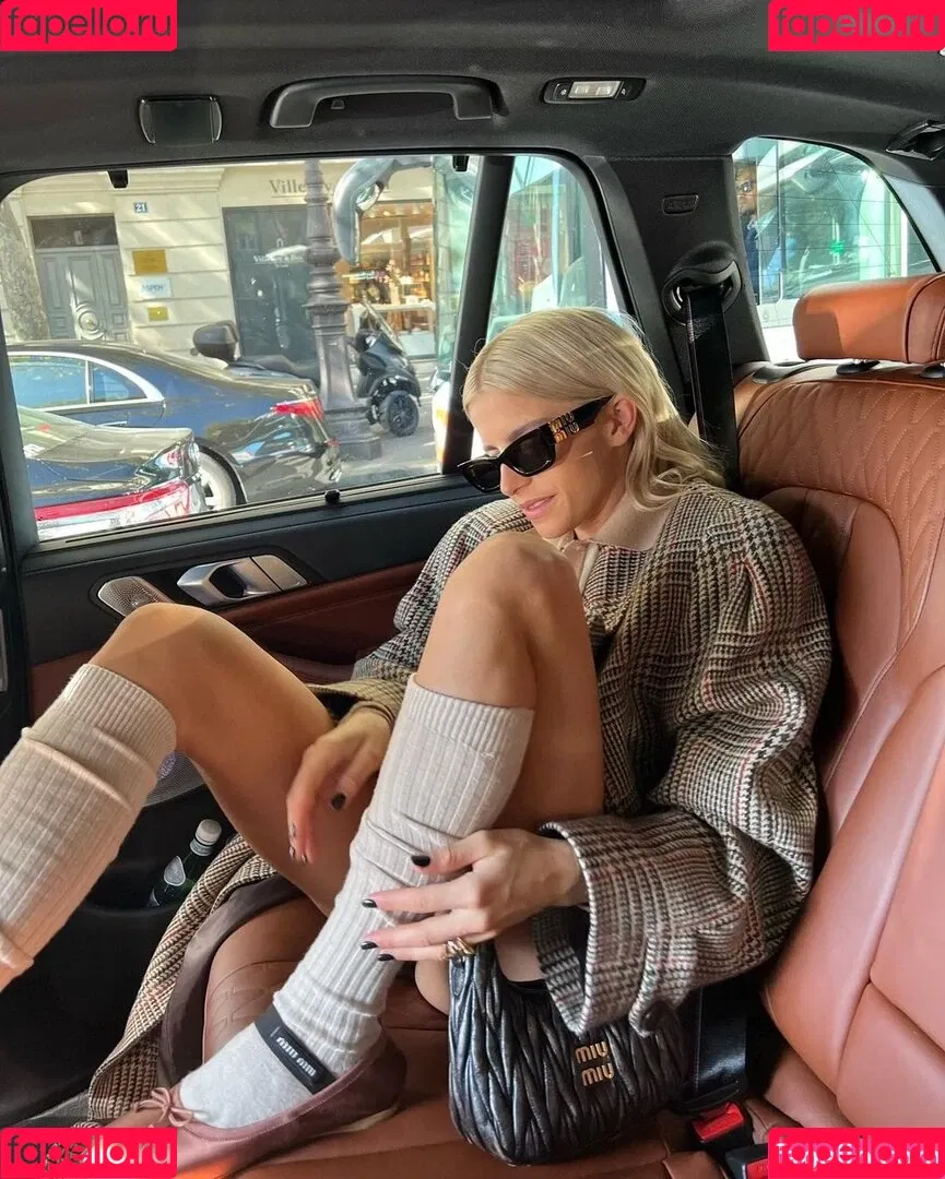Caro Daur Onlyfans Photo Gallery 