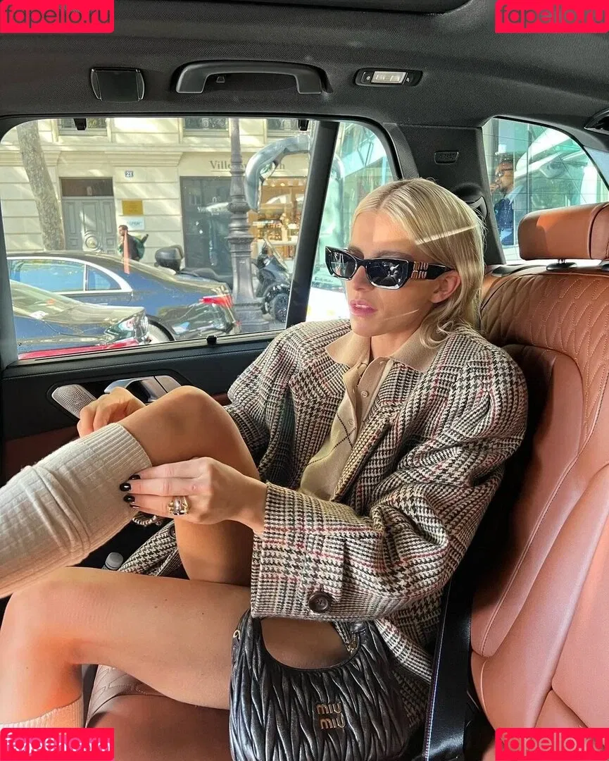 Caro Daur Onlyfans Photo Gallery 
