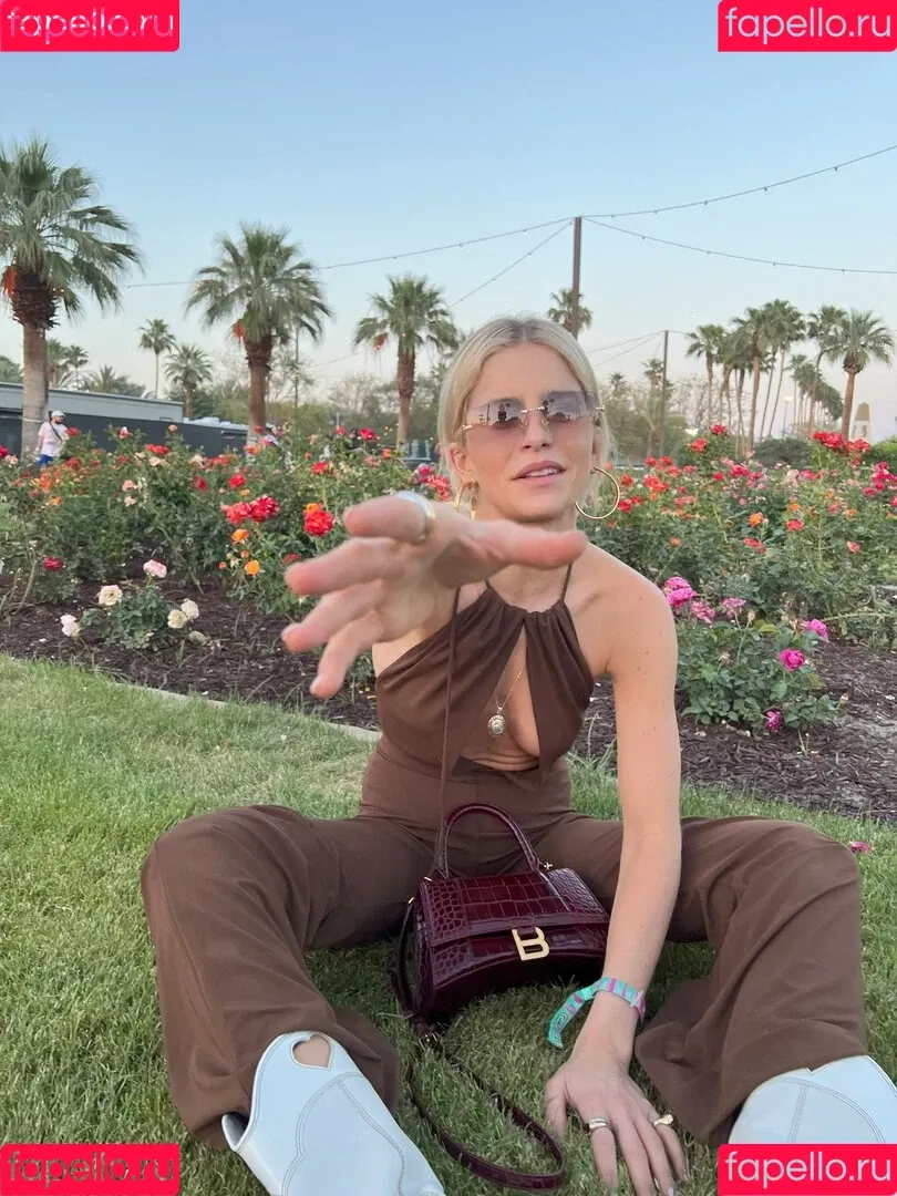Caro Daur Onlyfans Photo Gallery 