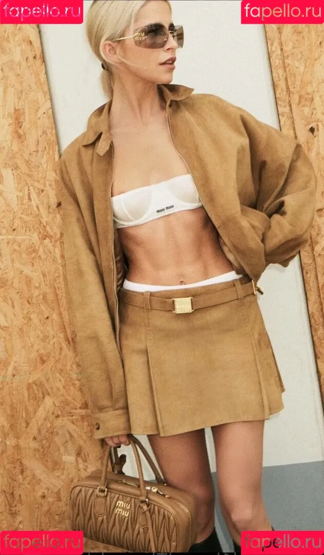 Caro Daur Onlyfans Photo Gallery 