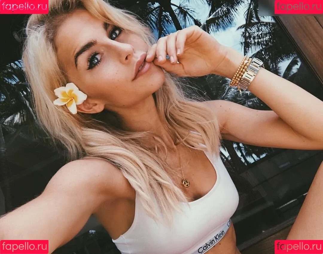 Caro Daur Onlyfans Photo Gallery 