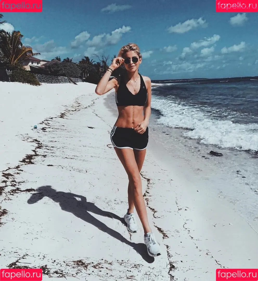 Caro Daur Onlyfans Photo Gallery 