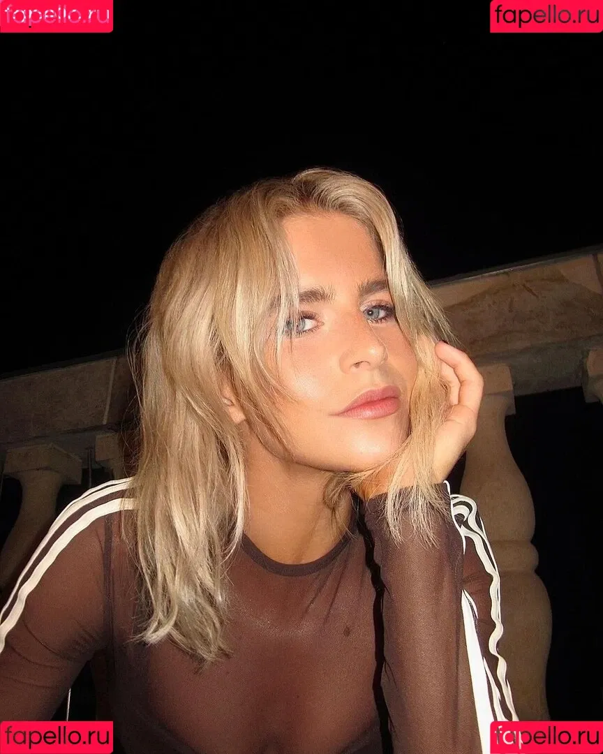 Caro Daur Onlyfans Photo Gallery 