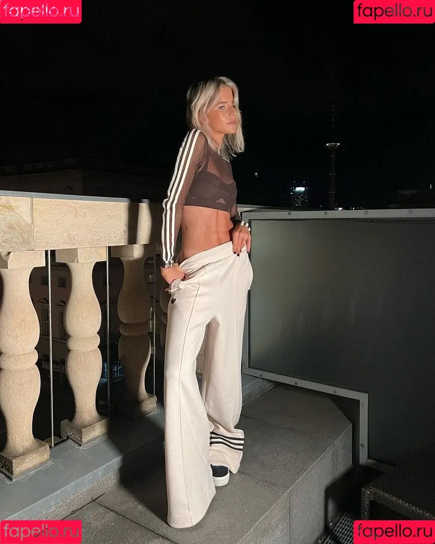Caro Daur Onlyfans Photo Gallery 