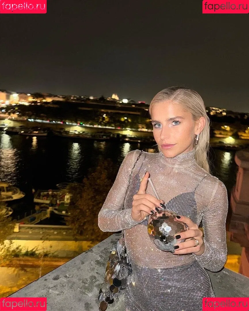 Caro Daur Onlyfans Photo Gallery 