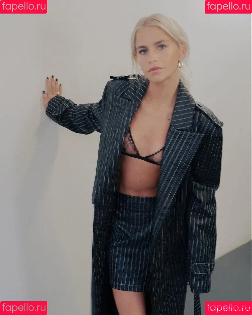 Caro Daur Onlyfans Photo Gallery 