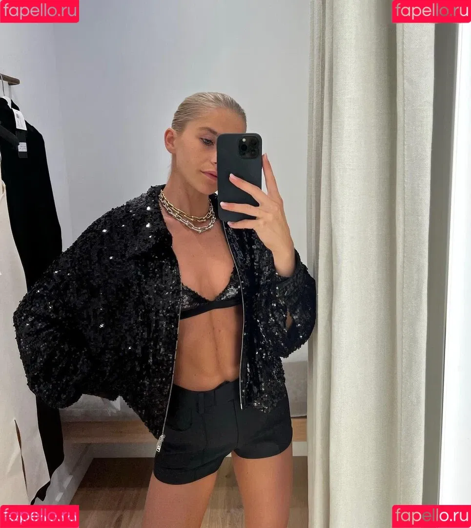 Caro Daur Onlyfans Photo Gallery 