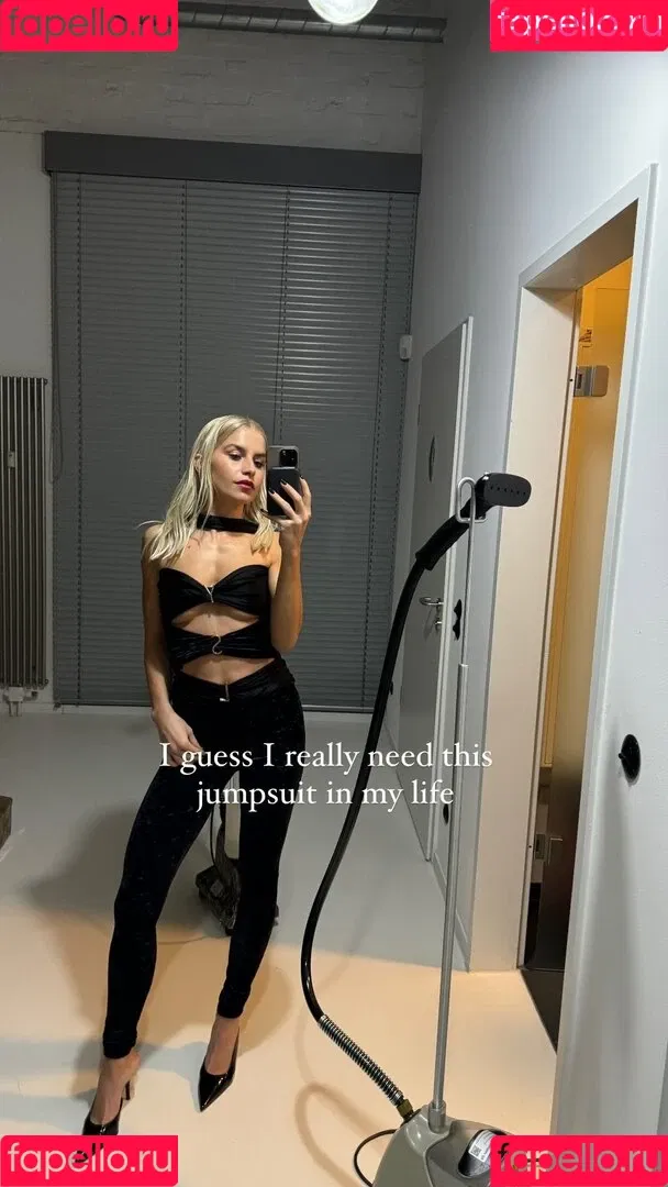 Caro Daur Onlyfans Photo Gallery 