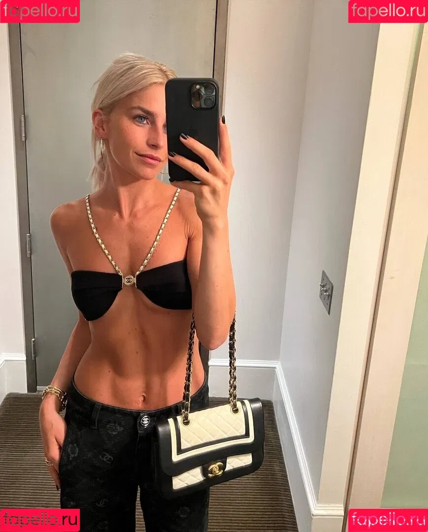 Caro Daur Onlyfans Photo Gallery 