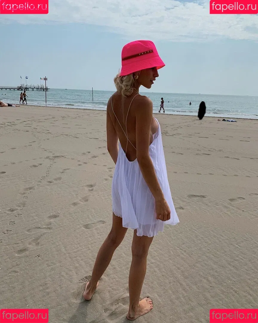 Caro Daur Onlyfans Photo Gallery 