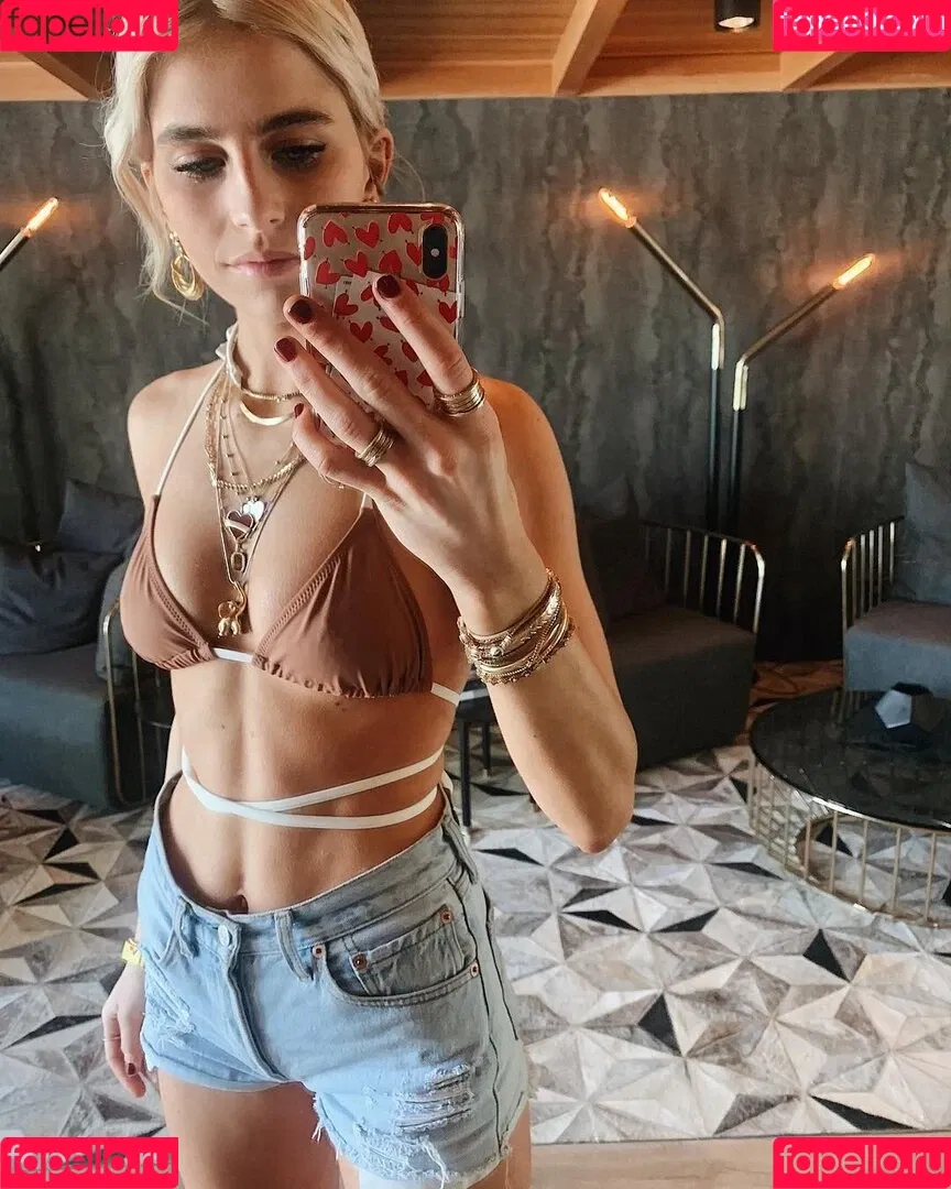 Caro Daur Onlyfans Photo Gallery 