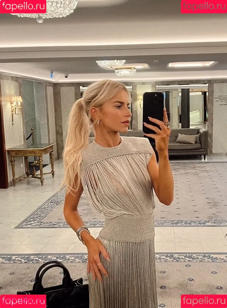 Caro Daur Onlyfans Photo Gallery 