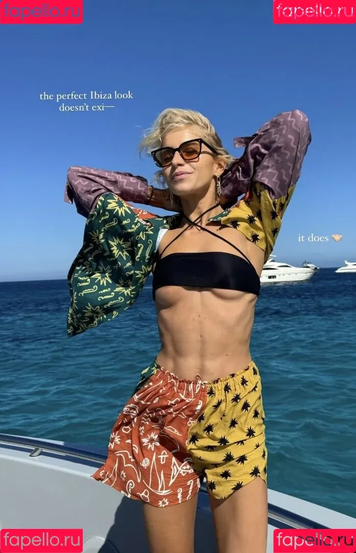 Caro Daur Onlyfans Photo Gallery 