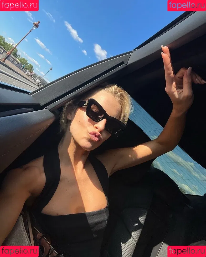 Caro Daur Onlyfans Photo Gallery 