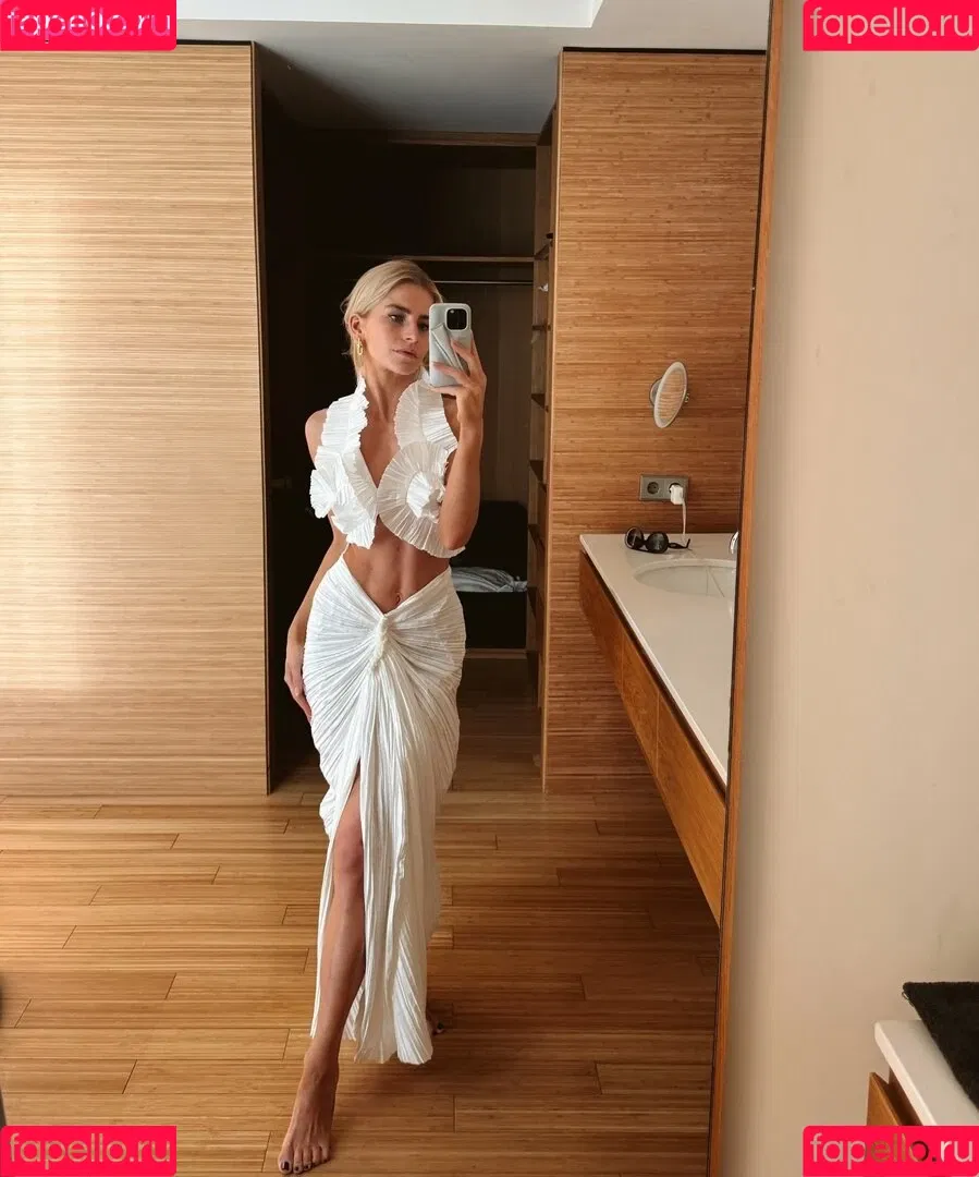 Caro Daur Onlyfans Photo Gallery 
