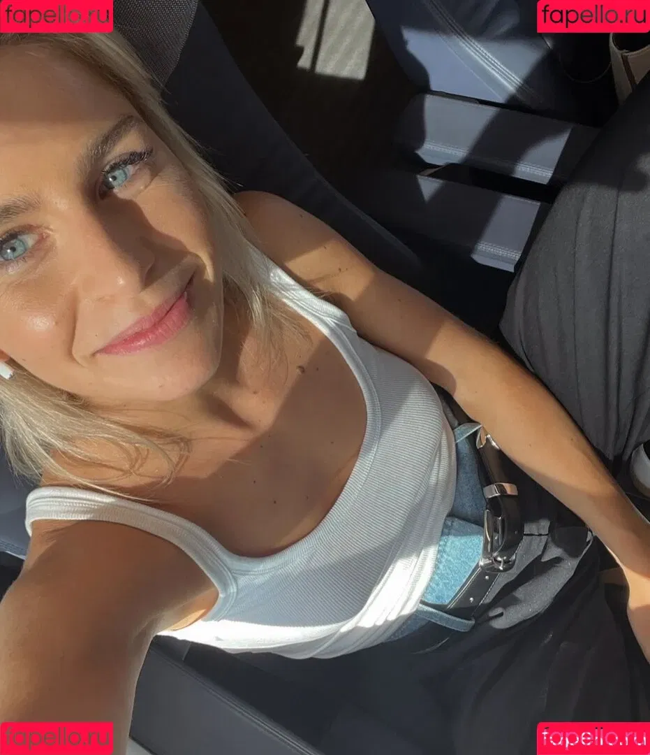 Caro Daur Onlyfans Photo Gallery 