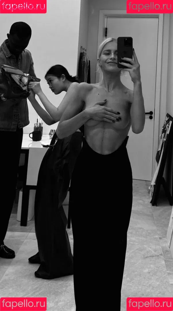 Caro Daur Onlyfans Photo Gallery 