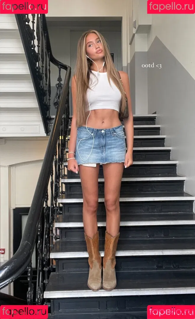 Sophie stray Onlyfans Photo Gallery 