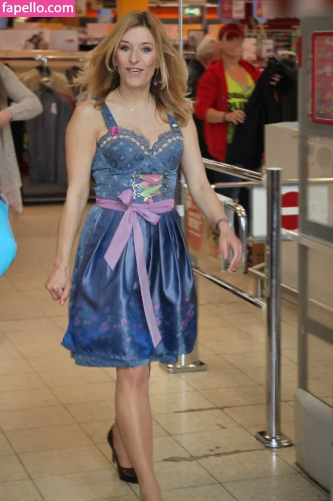 Stefanie Hertel Onlyfans Photo Gallery 