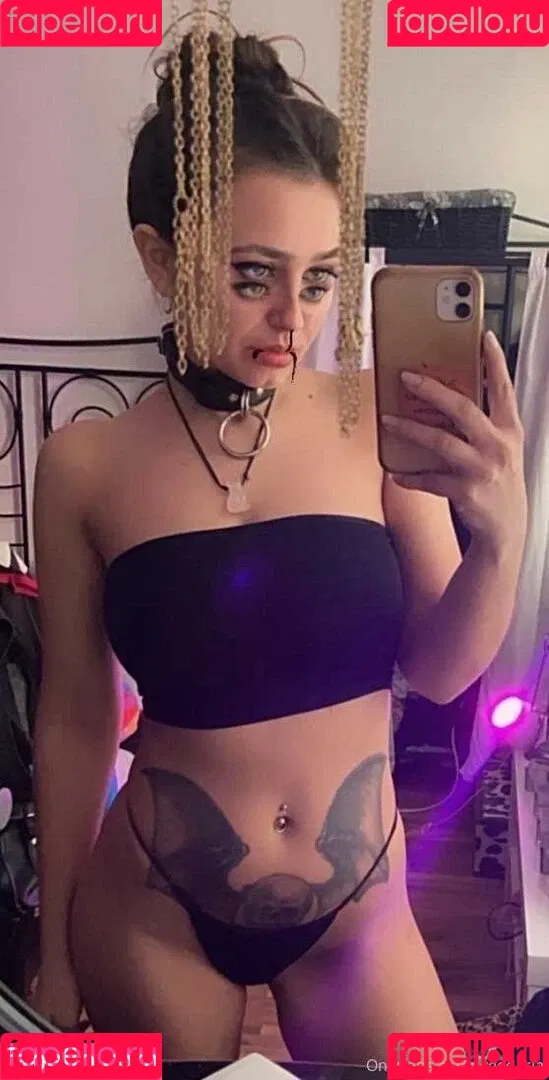 weedaria Onlyfans Photo Gallery 